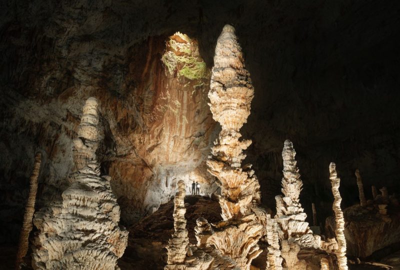Visites en anglais de l’Aven d’Orgnac – English guided tour under the cave à Orgnac-l'Aven - 0
